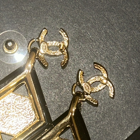 CHANEL 2023 SS Earrings (AB9793 B09819 NL654) - Picture 11 of 12